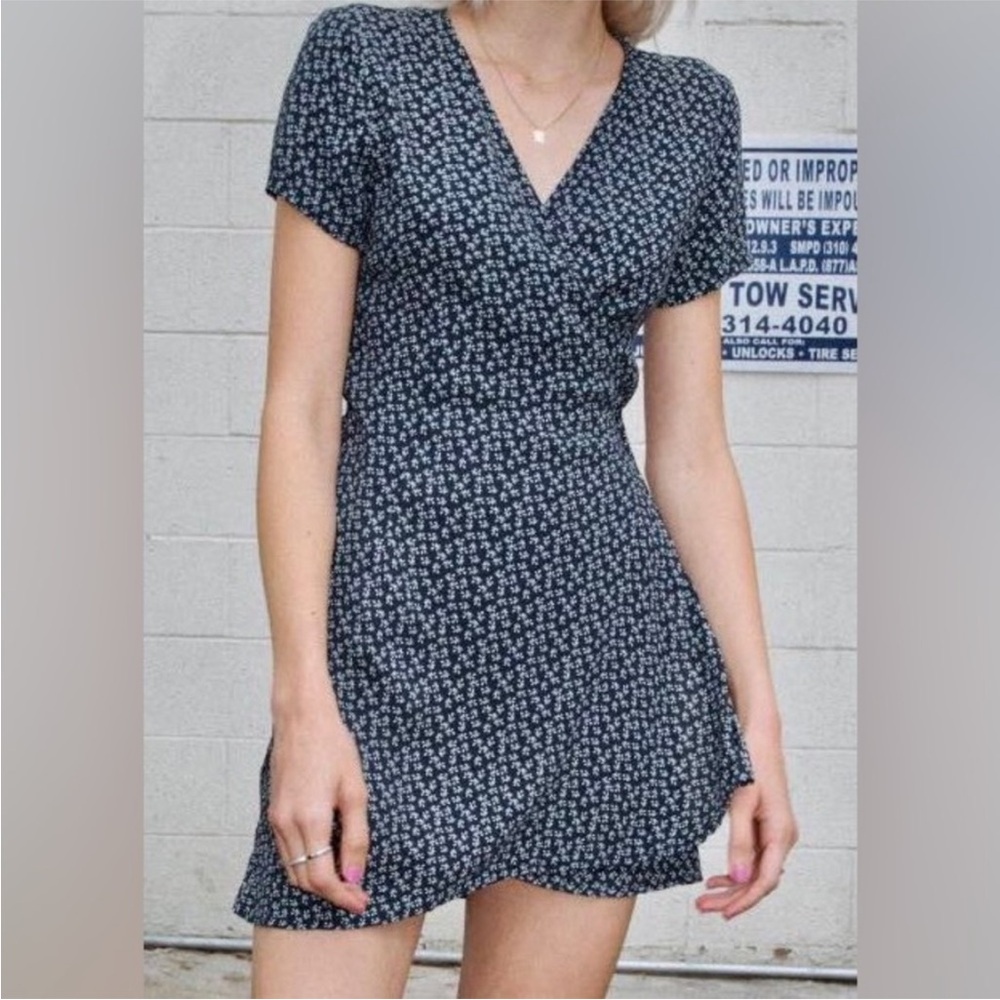 NAVY BRANDY MELVILLE FLORAL ROBBIE WRAP DRESS